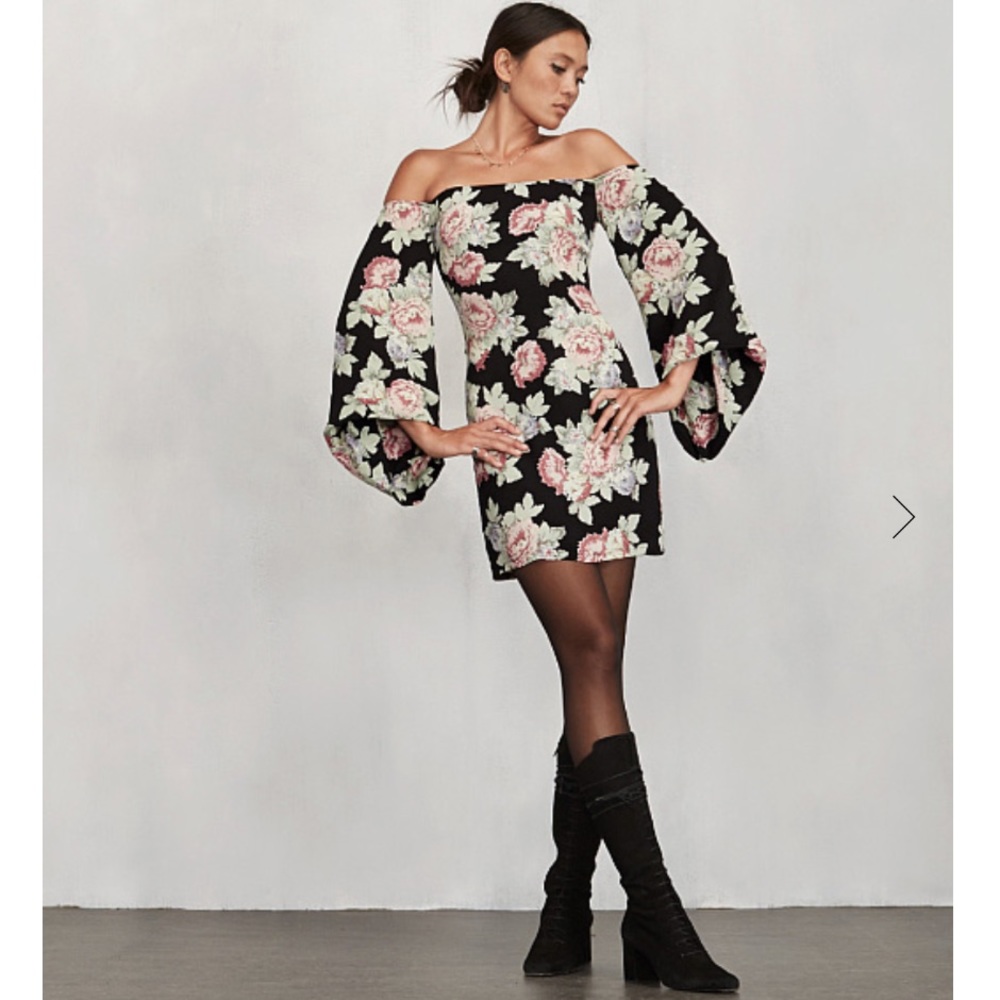 ❌SOLD❌ Reformation Casanova Off Shoulder Dress 2 - Picture 4 of 8